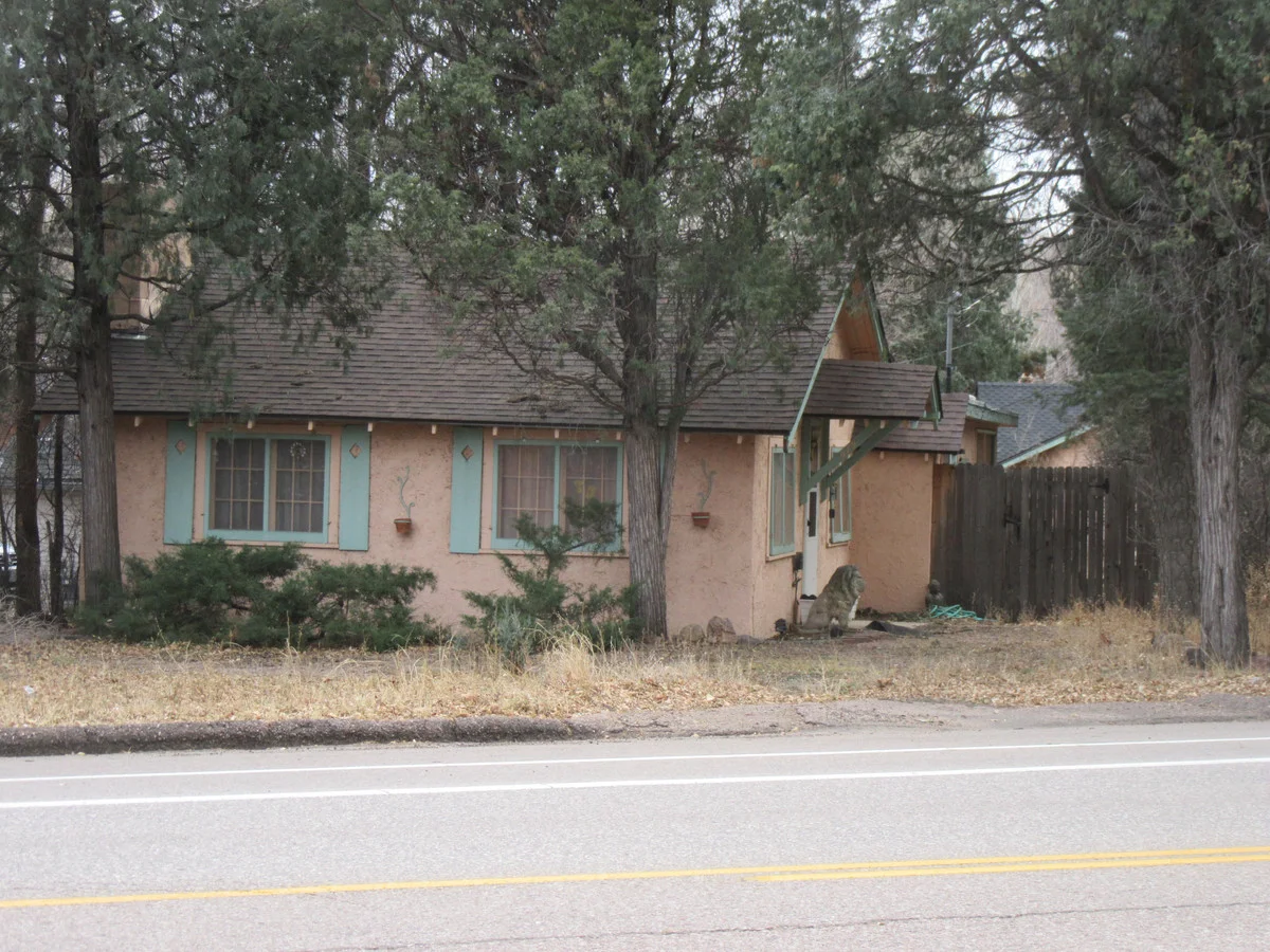Property at 819 Cheyenne Blvd, Colorado Springs, CO 80905